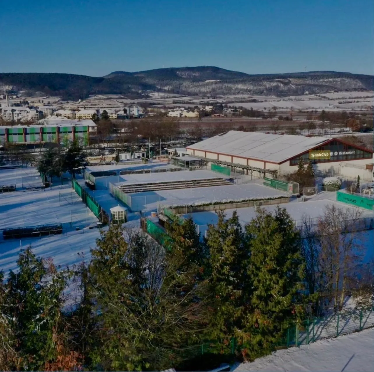 Herobild für Hallentennis auch im Winter