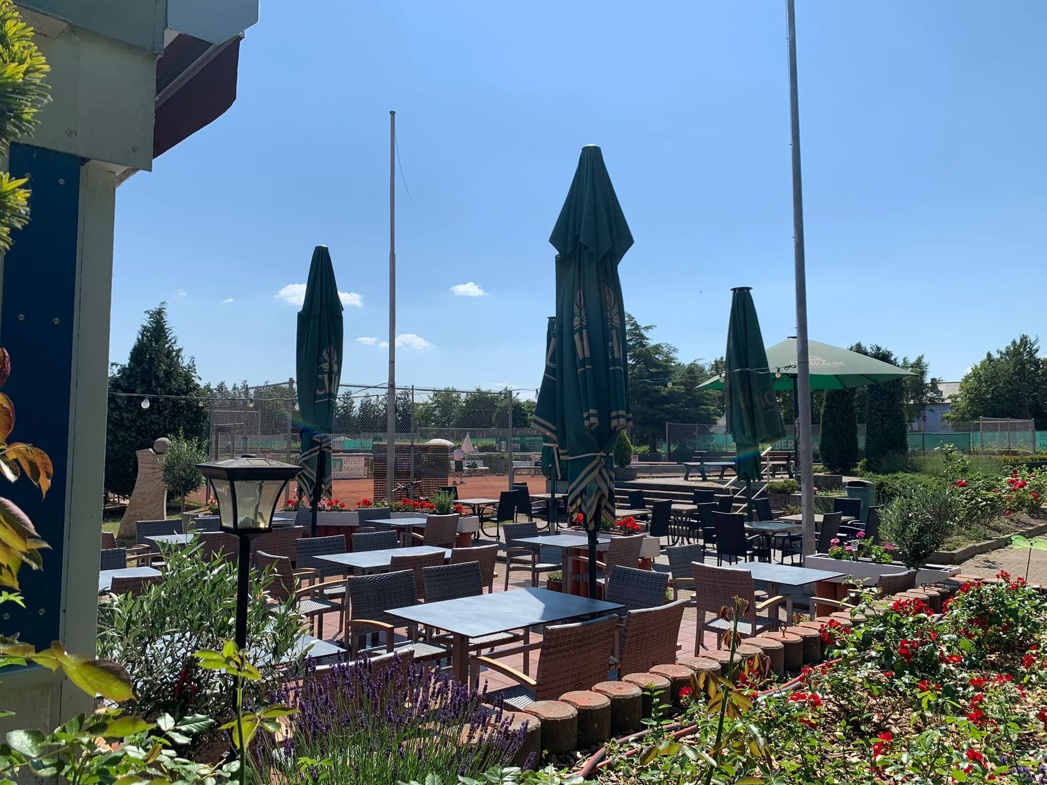 Herobild für Restaurantterrasse mit Centercourtblick